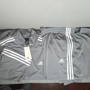 Adidas Mens NWT, Jacket and taper Pants Grey size XL, .Track Suit